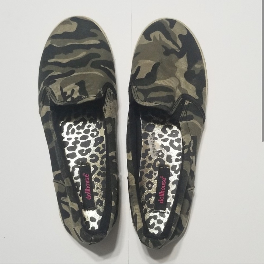 Dollhouse size 9